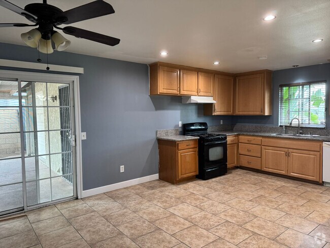 Building Photo - Cozy 3-Bedroom Home with Spacious Backyard...