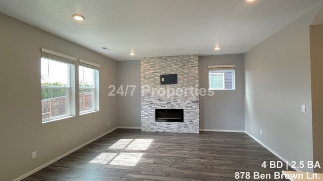 Photo - Modern 4 BD | 2.5 BA Home in Woodburn
