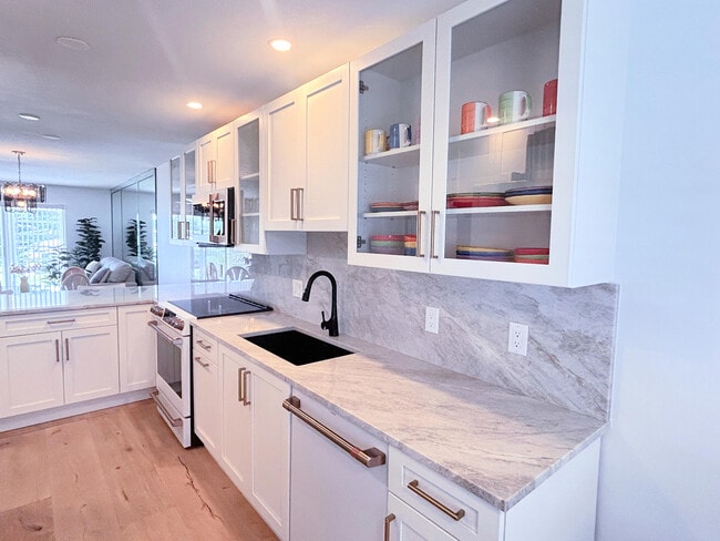 Building Photo - 1030 Silk Oak Terrace Unit 203