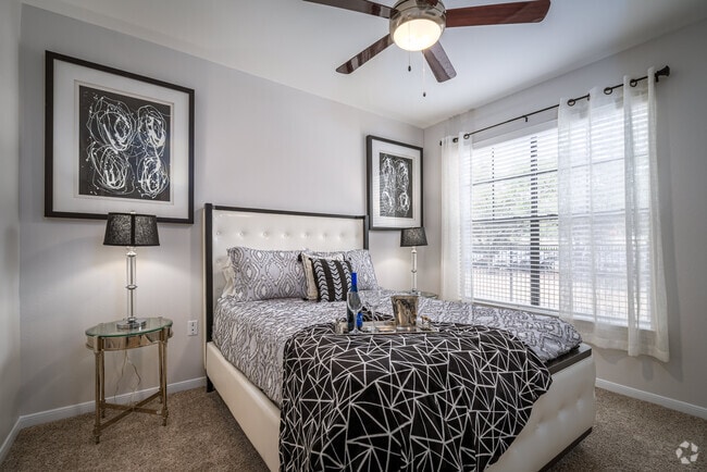 2BR, 2BA - 1,142SF