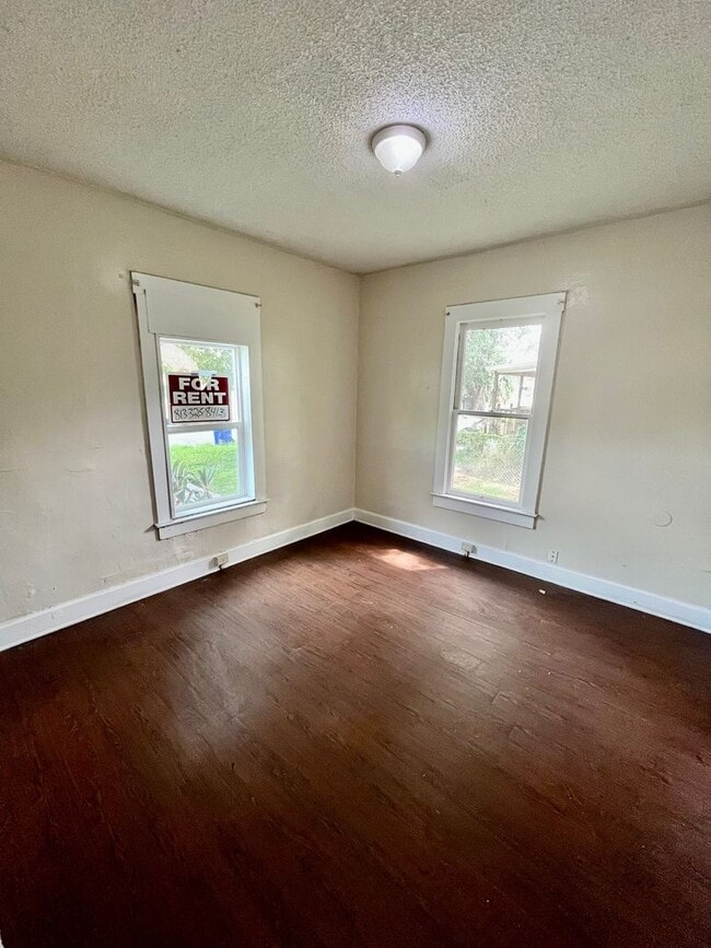 Photo - NICE 3BR/1BA Lakeland Home w/Large Covered Porch. NO APPLICATION FEE!