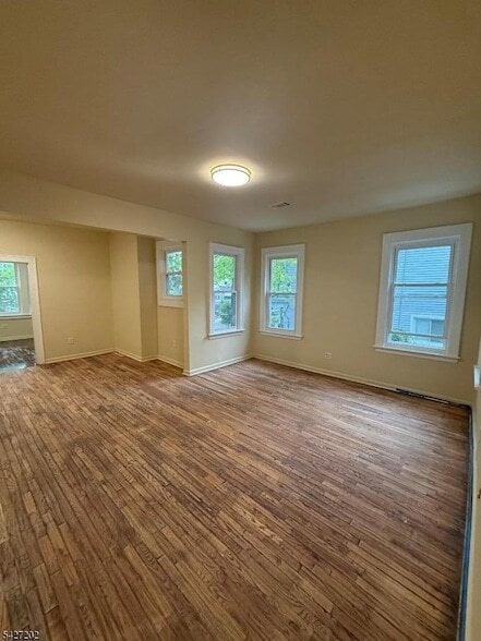 Photo - 151-151 Scheerer Ave Unidad 2