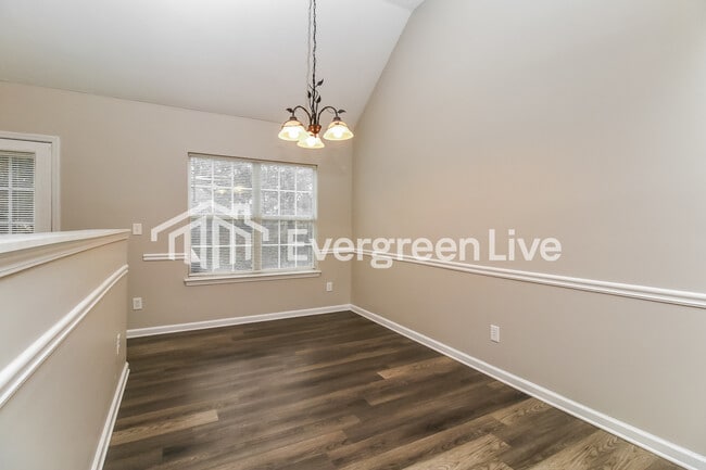 Photo - 270 Greenway Dr