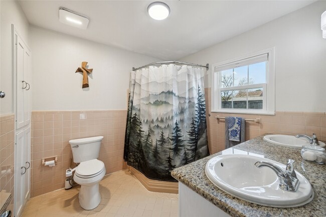 Photo - 701 W 32nd St