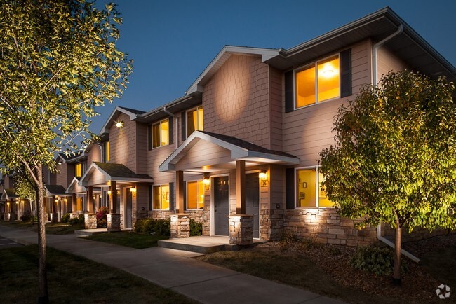 Willow Creek Townhomes and Apartments - Willow Creek Townhomes and Apartments