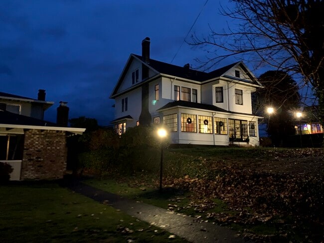 Photo - 827 Water St