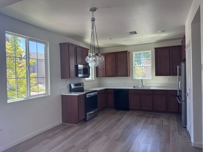 Photo - 3 BR/2.5BA | Newly Renovated Single Family Home | 1-Car Garage |Near Franklin Blvd!