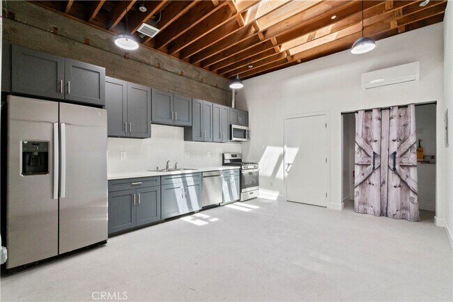 Building Photo - 1901 S Pacific Ave Unit 7-7 Rental