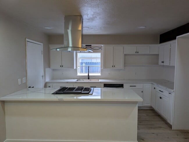 Photo - Nice 3 bedroom 2 bathroom Clovis home with...