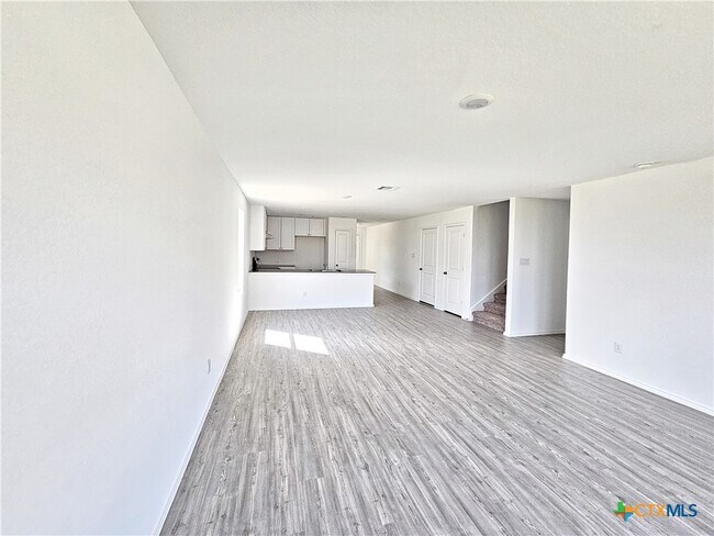 Photo - 805 Riviera Ct