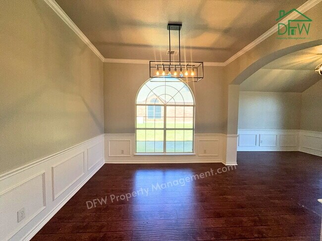 Spacious DeSoto 4-Bed - Fenced Yard, Fireplace, 2-Car Garage