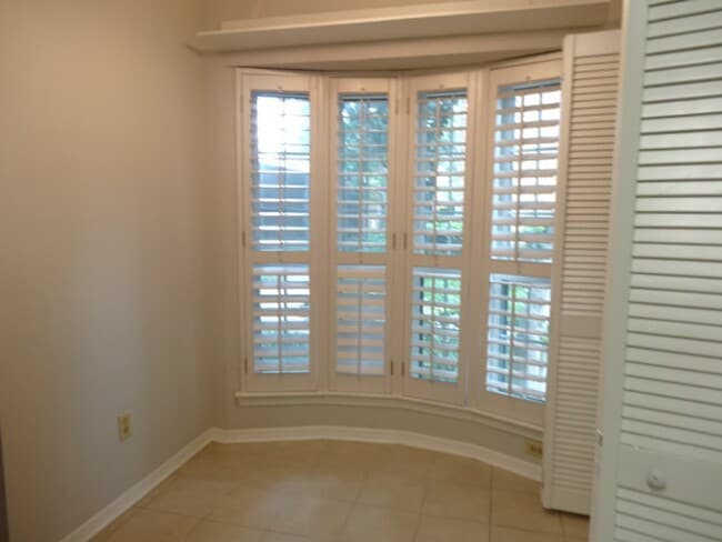 864 Augusta Dr Unit 208