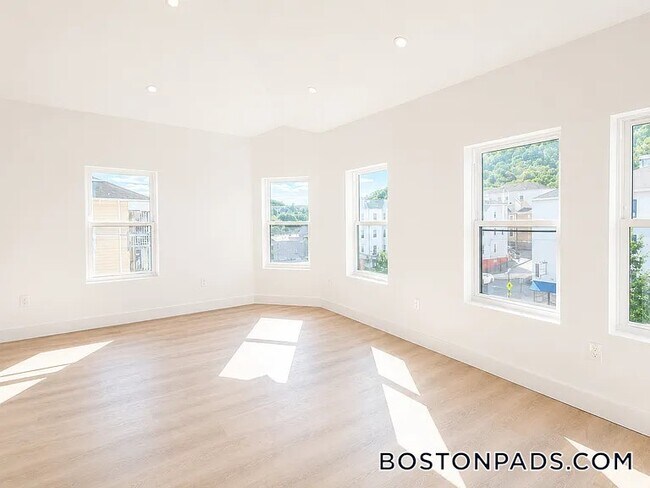 Photo - 275 Shrewsbury St Unit 3