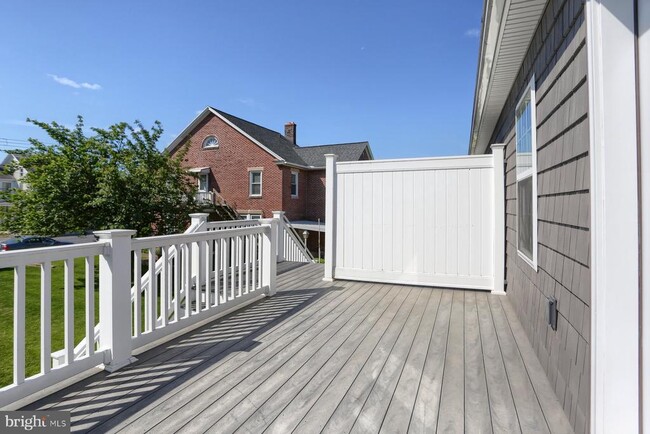 Photo - 227 W Cherry St