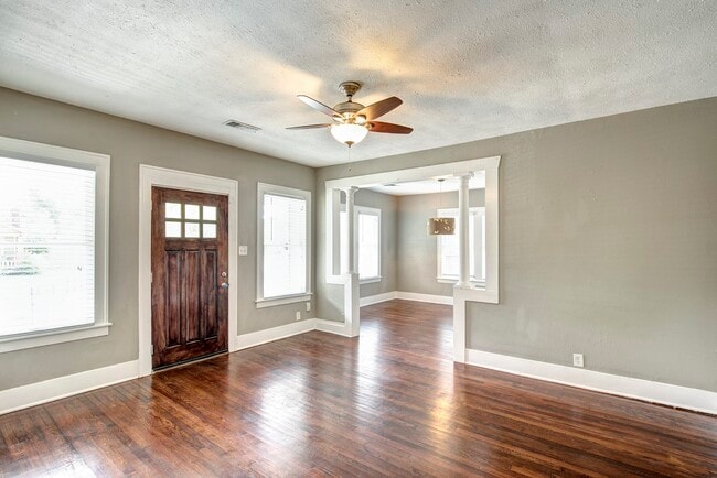 Photo - 1135 Woodland St