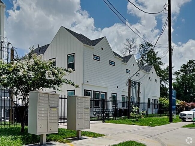 Building Photo - 9902 Clark Rd Rental