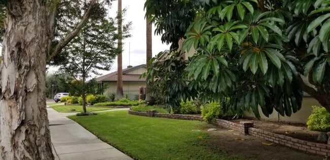 Photo - 3028-36 Quartz Lane