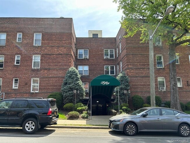 Building Photo - 50 S Middle Neck Rd Unit 1B