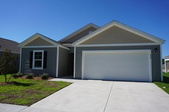 Building Photo - 602 Draymore Dr NE