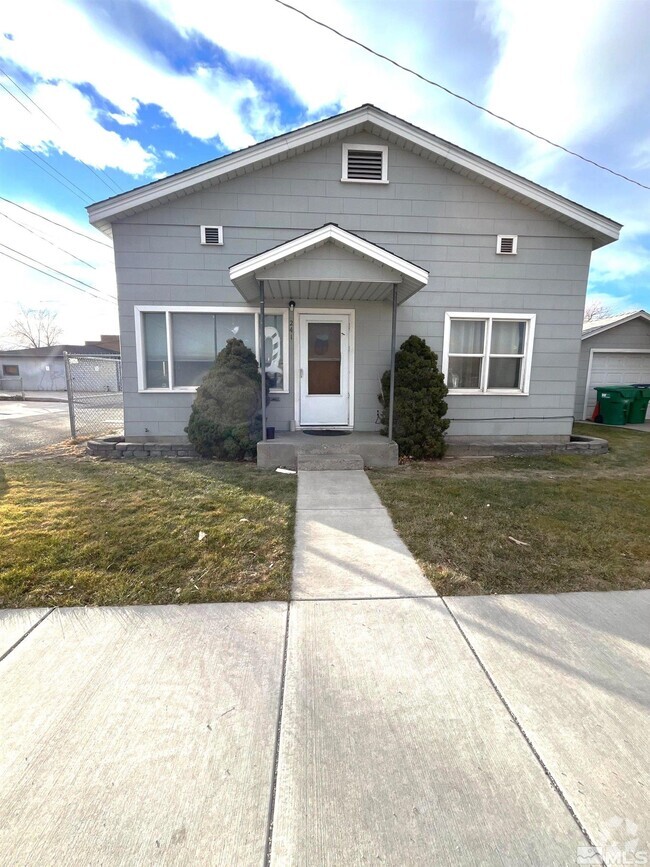 Building Photo - 241 5th St Rental