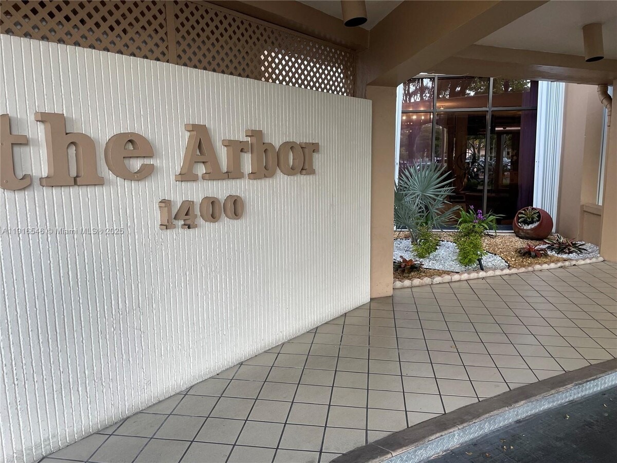 Photo - 1400 St Charles Pl Unidad 524