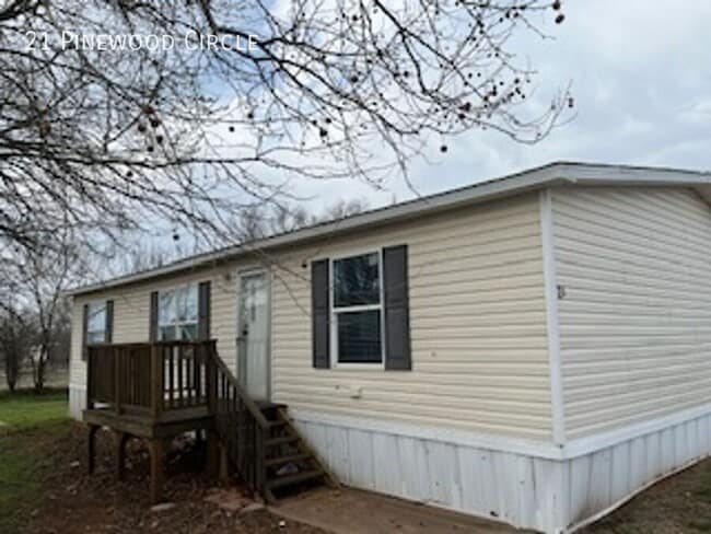 Building Photo - 21 Pinewood Cir