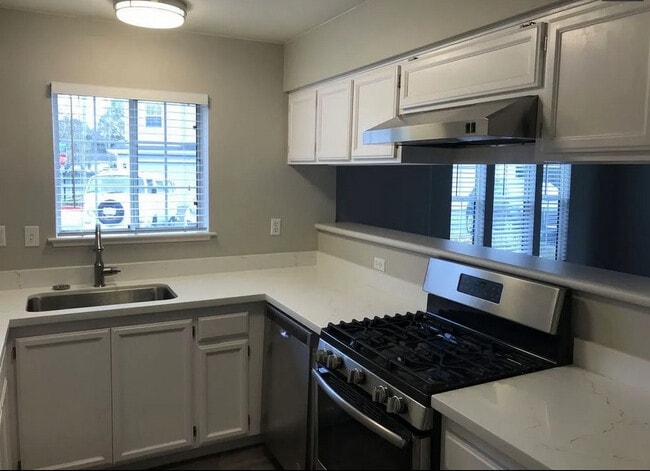 Building Photo - Rob Myers