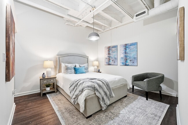 Photo - 805 Peachtree St NE
