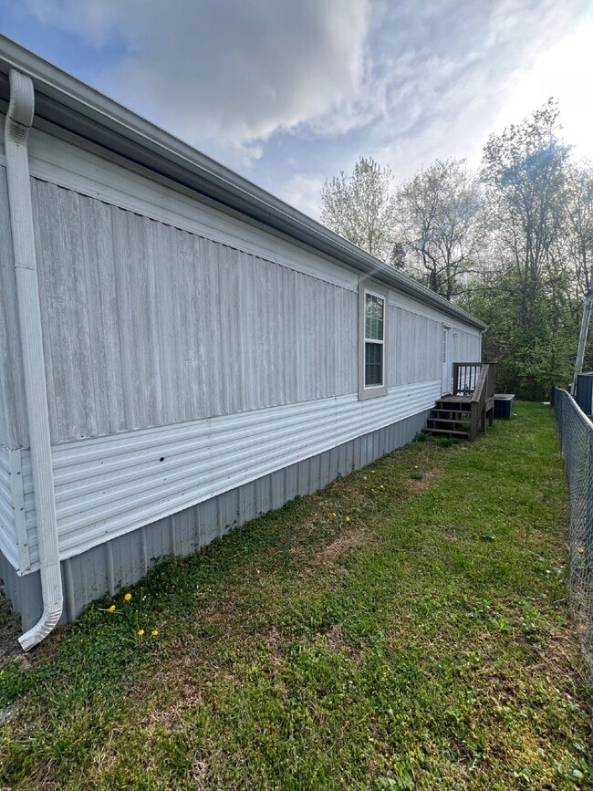 Photo - 1050 Ross Ln