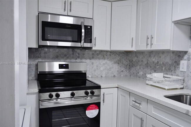 Photo - 10090 NW 80th Ct Unidad 1354