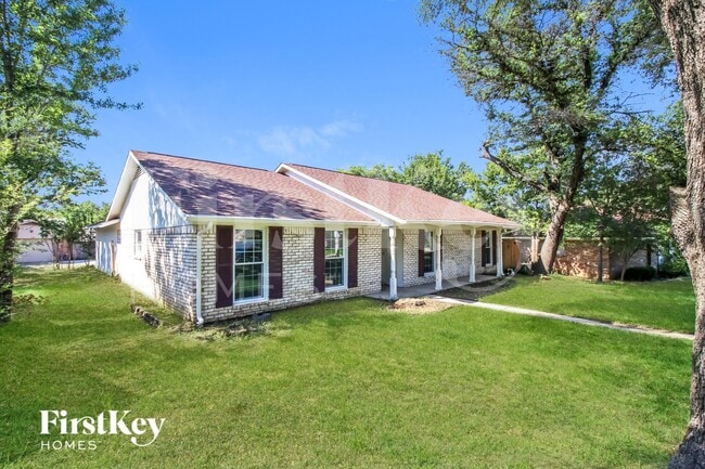 Photo - 1113 Wood Creek Cir