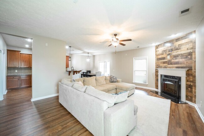 Photo - 2 Brentview Dr