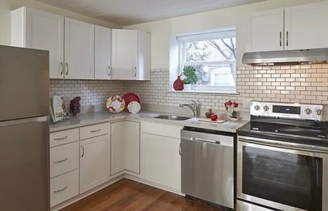 Photo - 104 Trowbridge St Unit 4