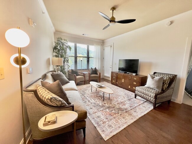 445 W Blount Ave Unit 528