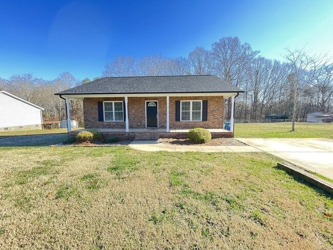 Available July 10th, 2025! Super cute 3 be... - Available July 10th, 2025! Super cute 3 be... House