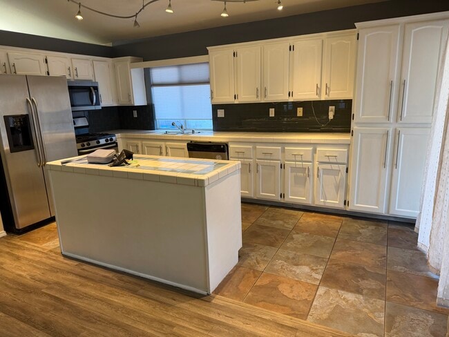 Photo - 2443 Avenida Flores