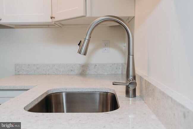 Photo - 380 Broadview Ave Unidad APT 5