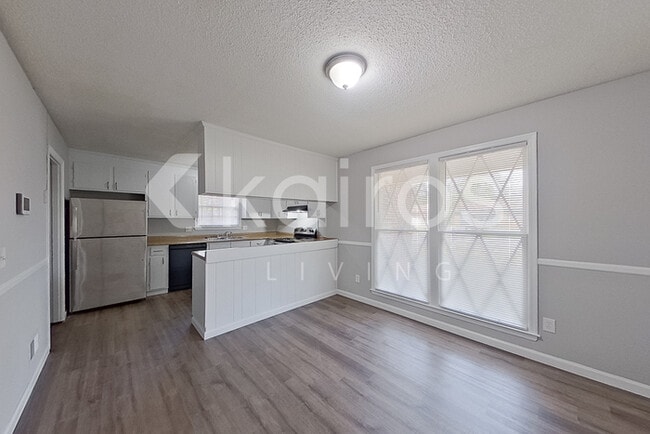 Photo - 340 Carterhill Dr