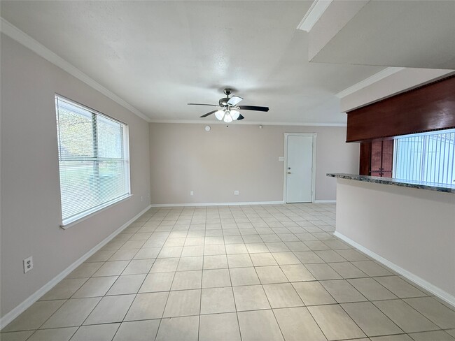 Photo - 208 Laurie Ln