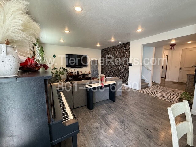 Photo - NO DEPOSIT option available for qualified renters!