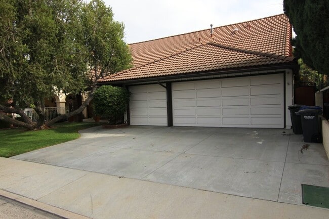 Building Photo - COMING SOON!!!  4BR/2.5BA HOME IN HIGHLY S...