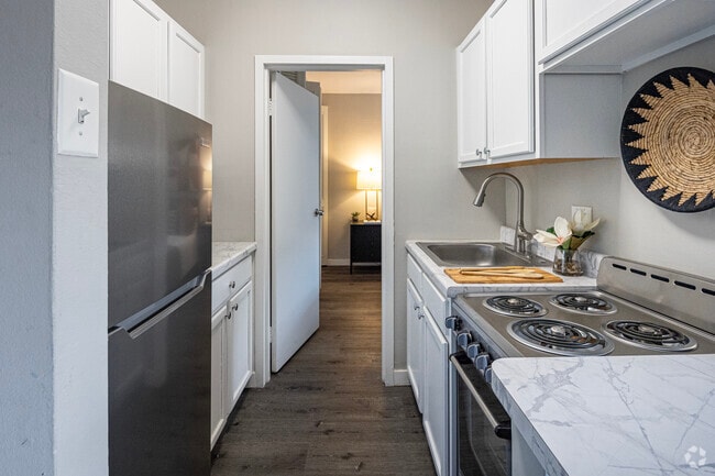 1BR,1BA - 550SF Kitchen - Times Square Apartments