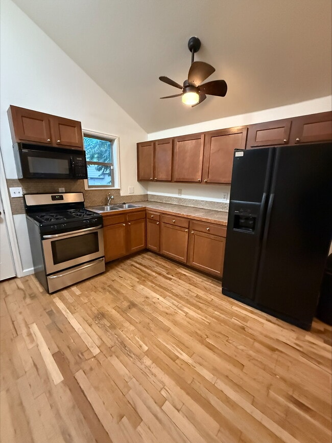 Photo - 1170 S Navajo St