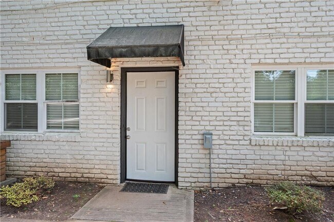 880 St Charles Ave NE Unit 9