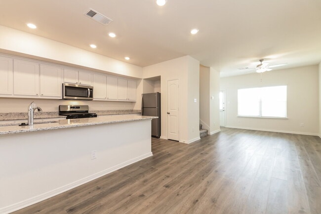 Photo - 215 Marsh Ln