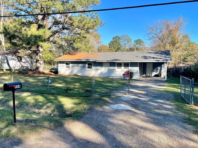 **NEWLY RENOVATED!** 3/1 Available for Ren... - **NEWLY RENOVATED!** 3/1 Available for Ren... House