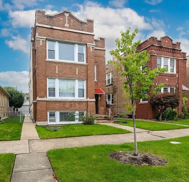 Building Photo - 3414 N Ridgeway Ave Unit G