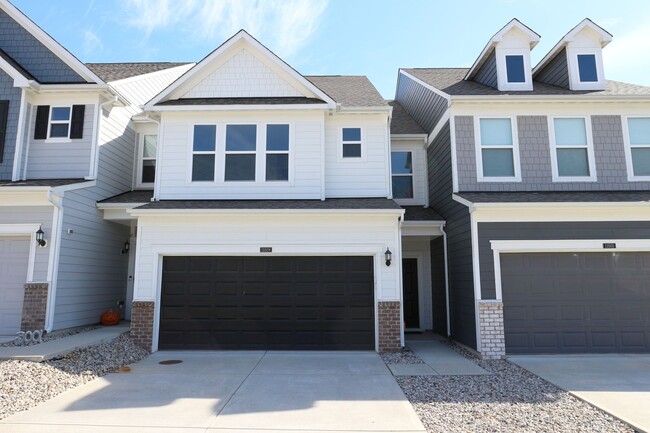 Building Photo - Beautiful 3 Bedroom Fishers Townhome!