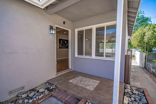 Photo - Charming 3-Bedroom Home for Rent in La Crescenta!