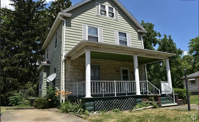 Building Photo - 1005 Marshall Ave Rental